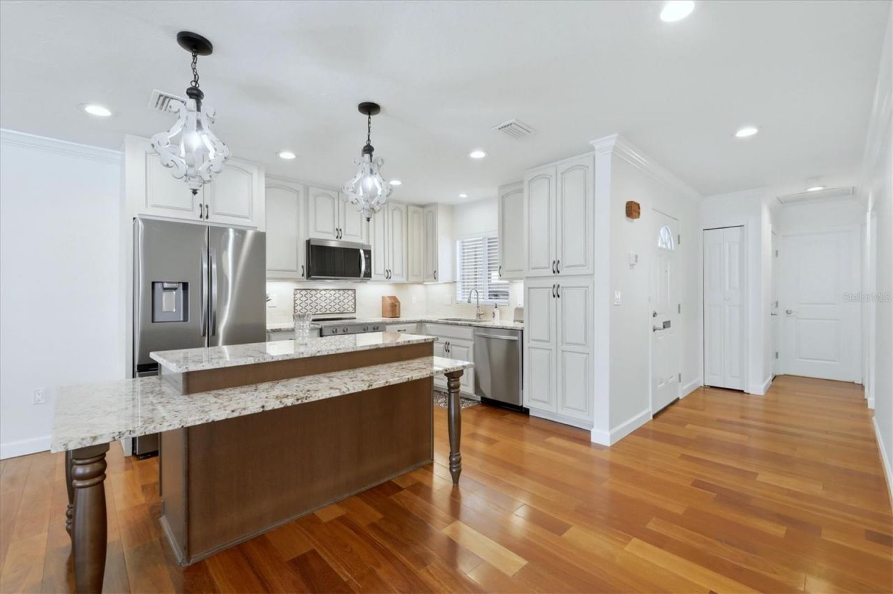 2713 Riverbluff Court, Unit V101, Sarasota, FL 34231 Photo