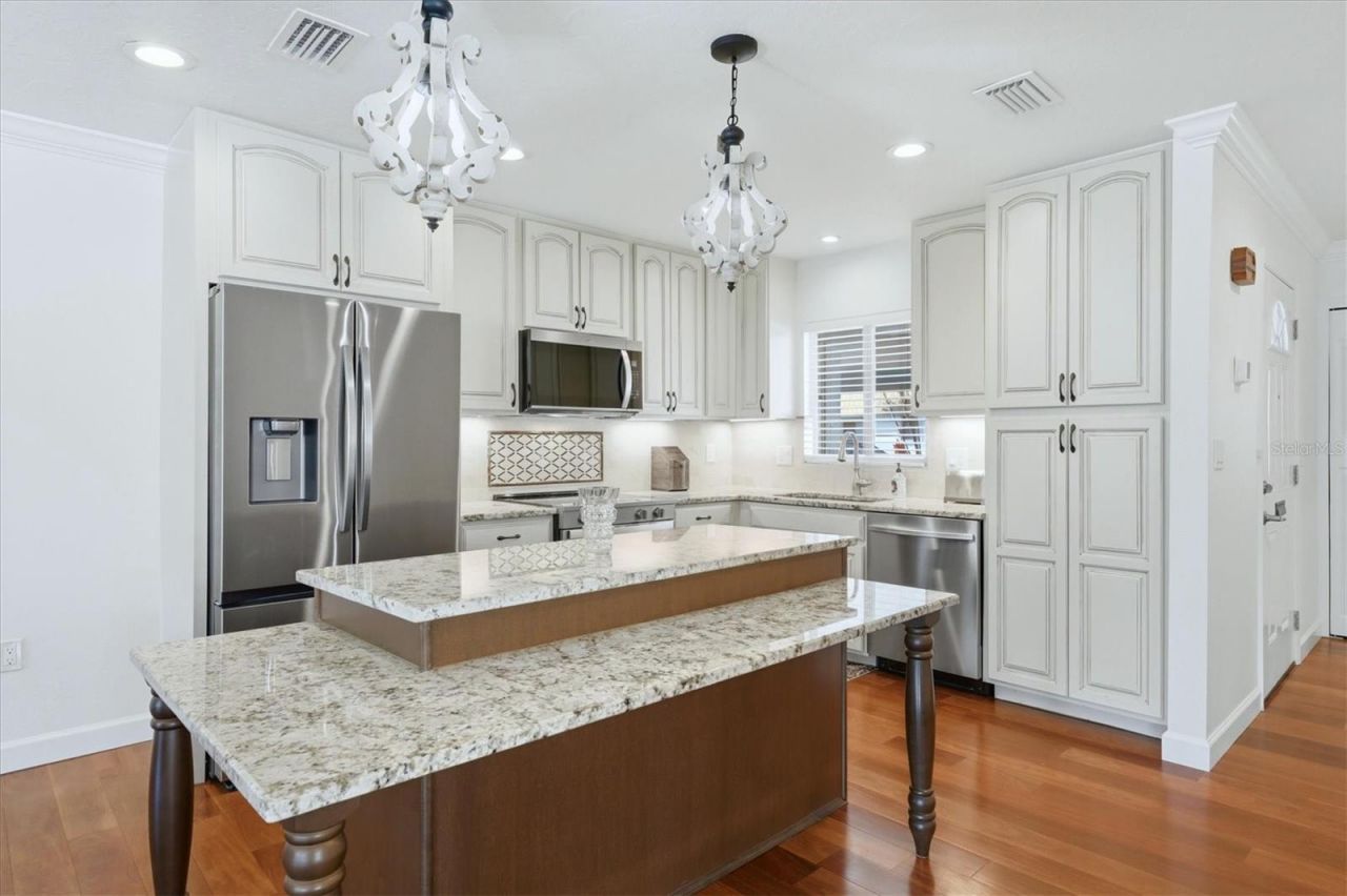 2713 Riverbluff Court, Unit V101, Sarasota, FL 34231 Photo
