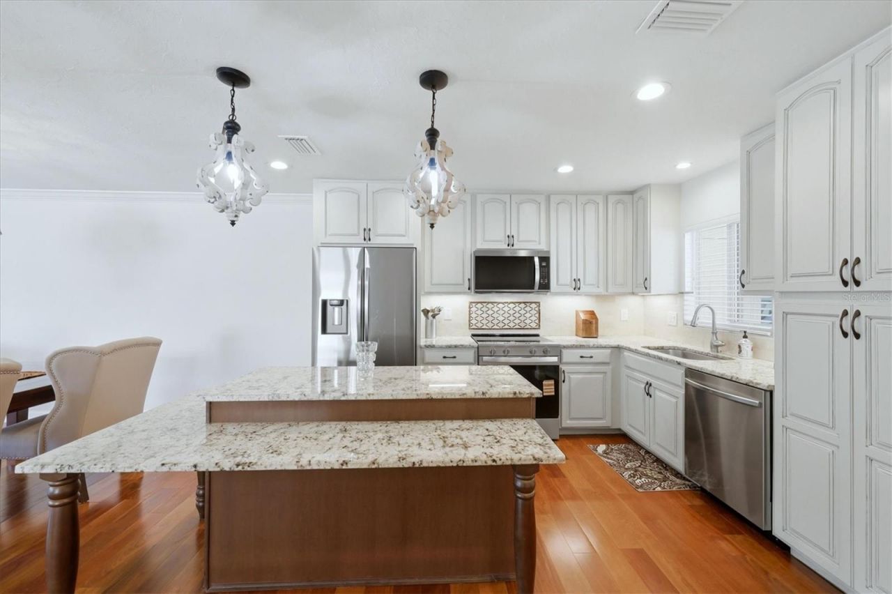 2713 Riverbluff Court, Unit V101, Sarasota, FL 34231 Photo