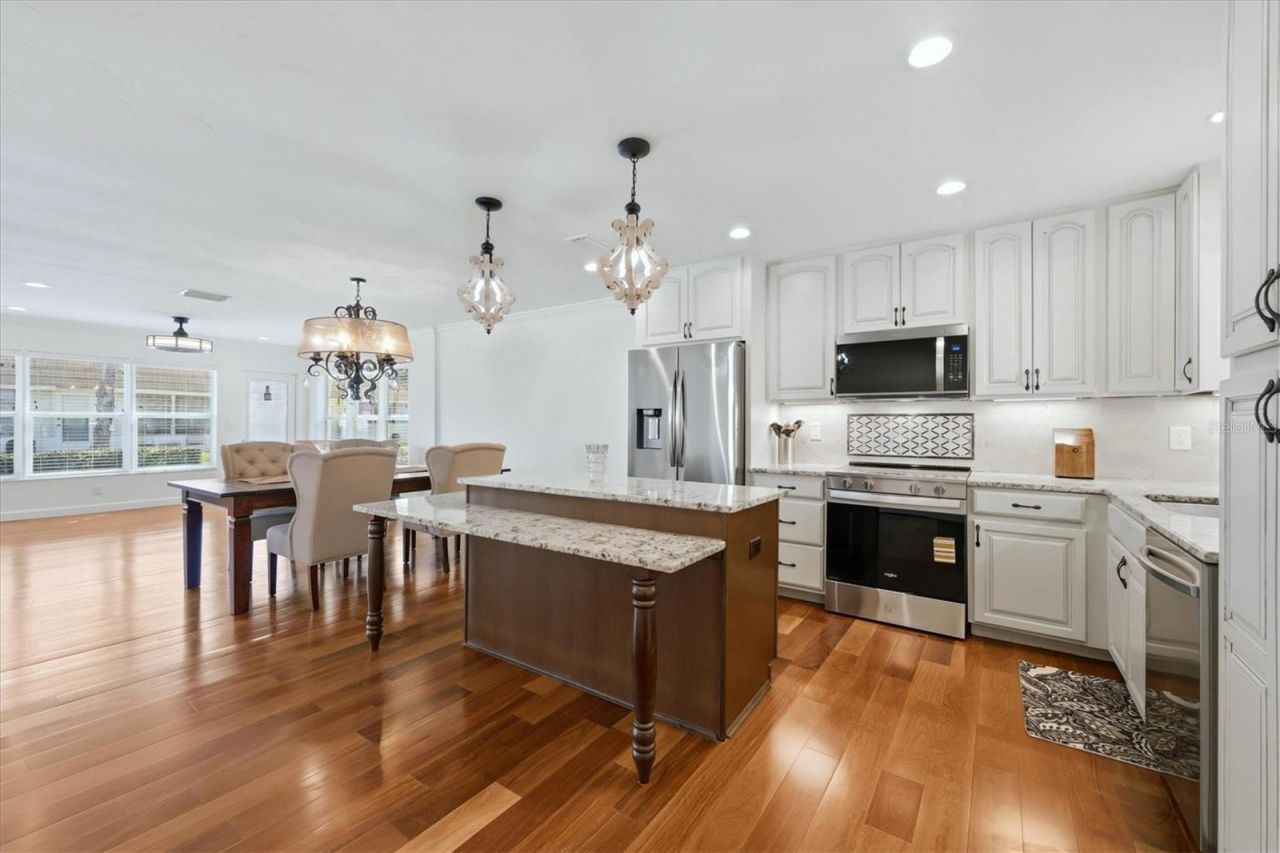 2713 Riverbluff Court, Unit V101, Sarasota, FL 34231 Photo