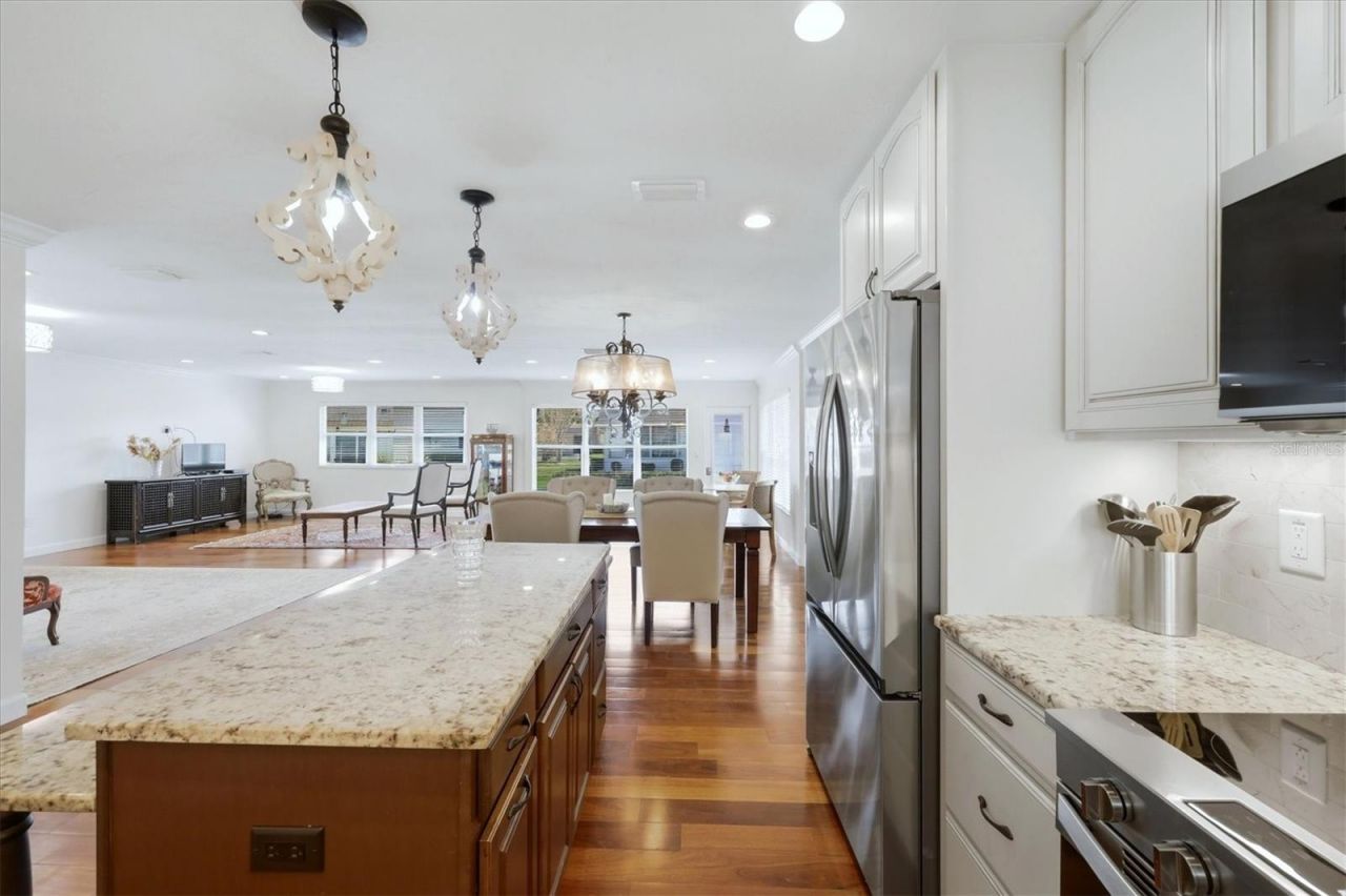 2713 Riverbluff Court, Unit V101, Sarasota, FL 34231 Photo