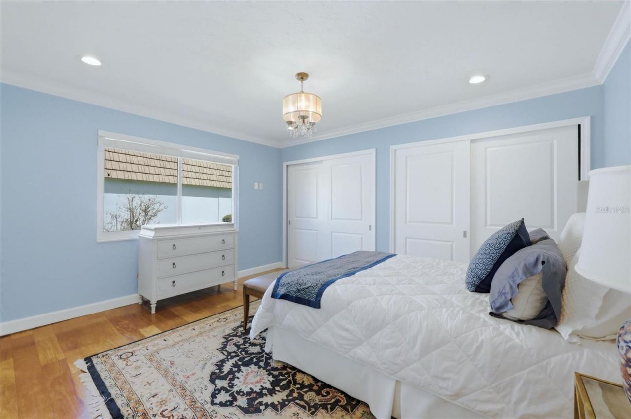 2713 Riverbluff Court, Unit V101, Sarasota, FL 34231 Photo
