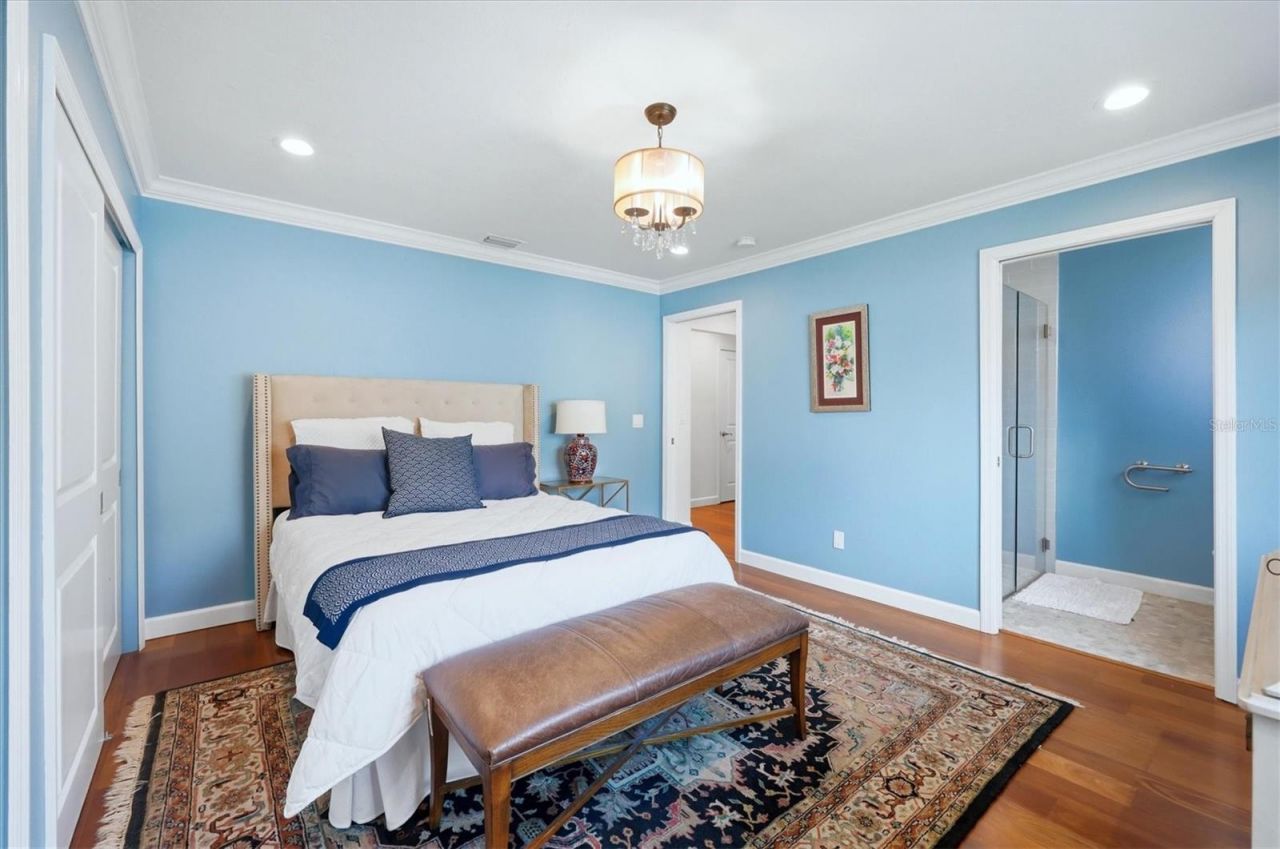 2713 Riverbluff Court, Unit V101, Sarasota, FL 34231 Photo