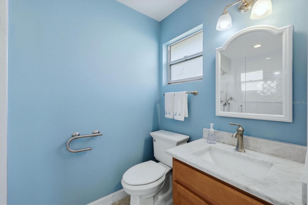 2713 Riverbluff Court, Unit V101, Sarasota, FL 34231 Photo
