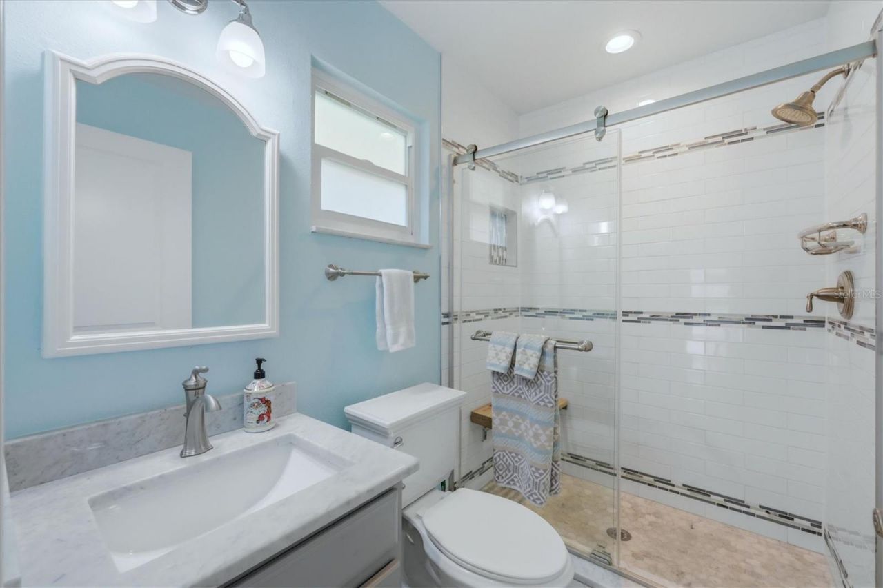 2713 Riverbluff Court, Unit V101, Sarasota, FL 34231 Photo