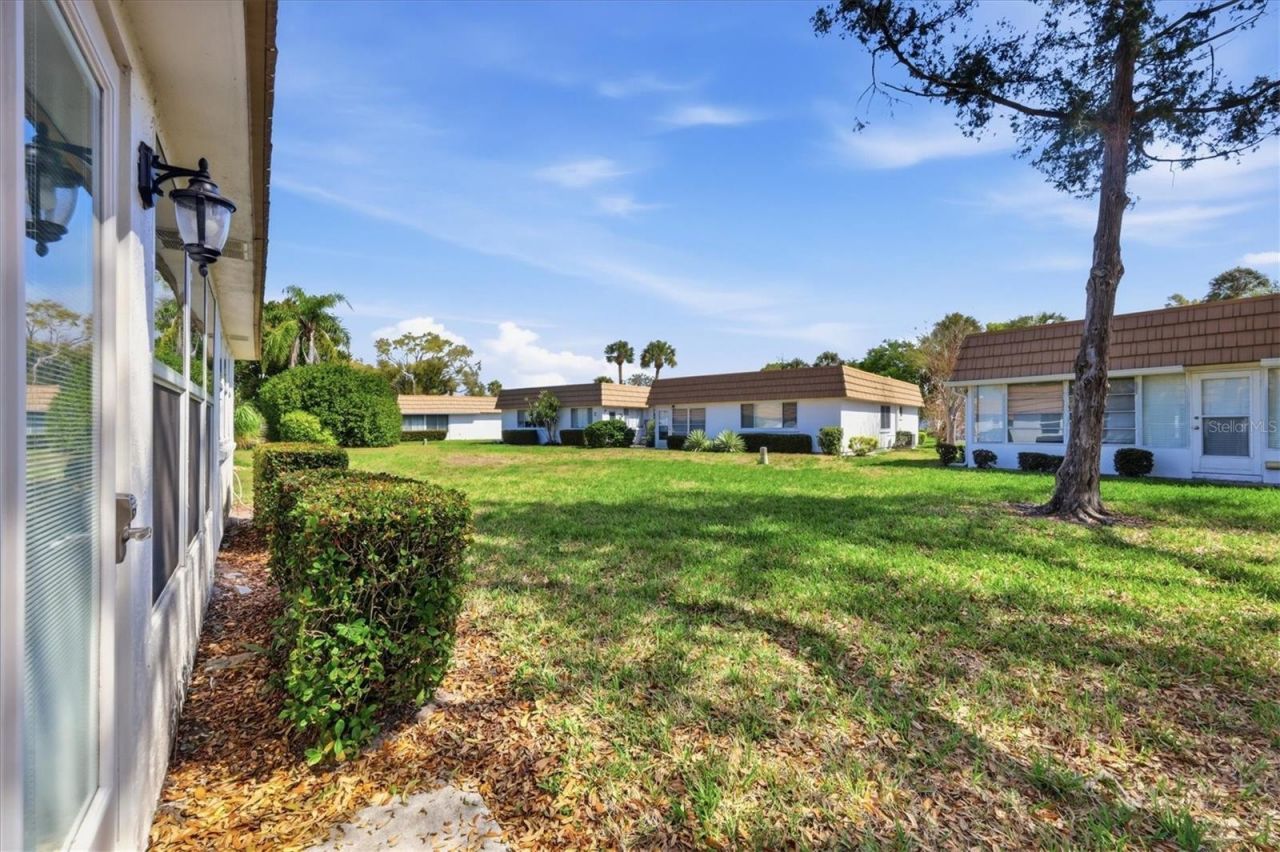 2713 Riverbluff Court, Unit V101, Sarasota, FL 34231 Photo