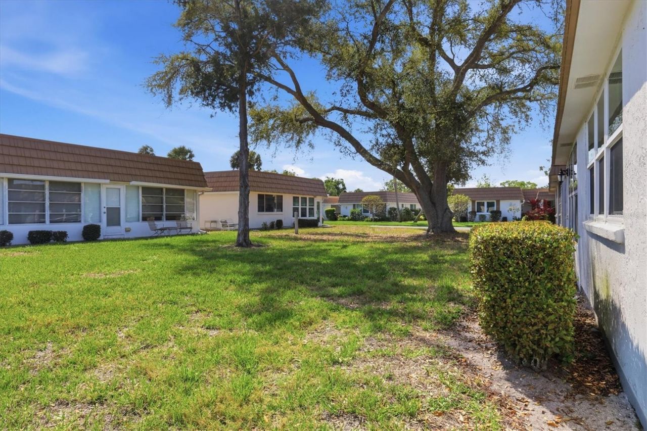 2713 Riverbluff Court, Unit V101, Sarasota, FL 34231 Photo