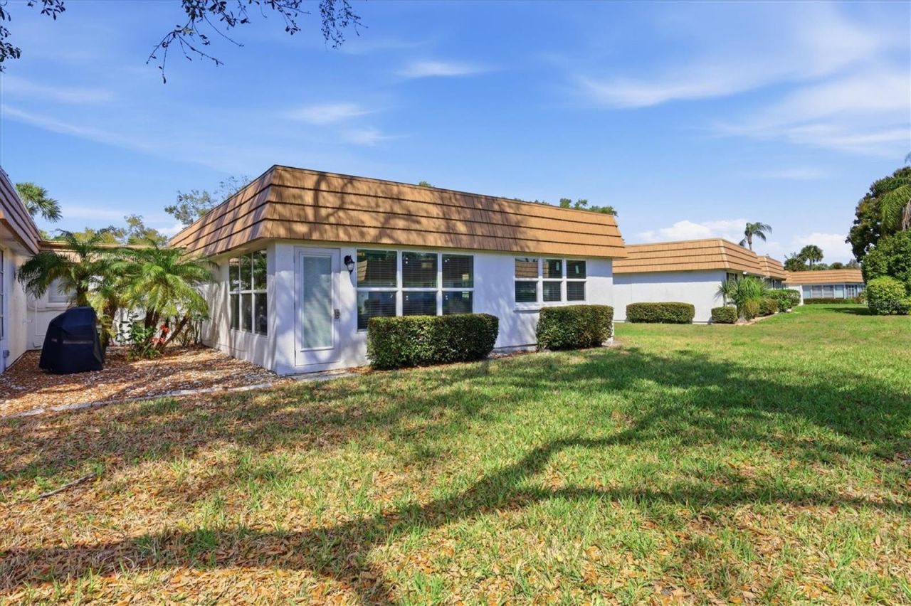 2713 Riverbluff Court, Unit V101, Sarasota, FL 34231 Photo