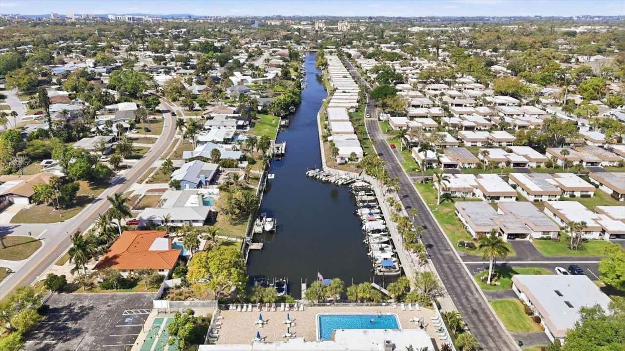 2713 Riverbluff Court, Unit V101, Sarasota, FL 34231 Photo