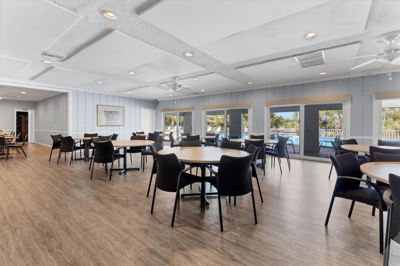 2713 Riverbluff Court, Unit V101, Sarasota, FL 34231 Photo