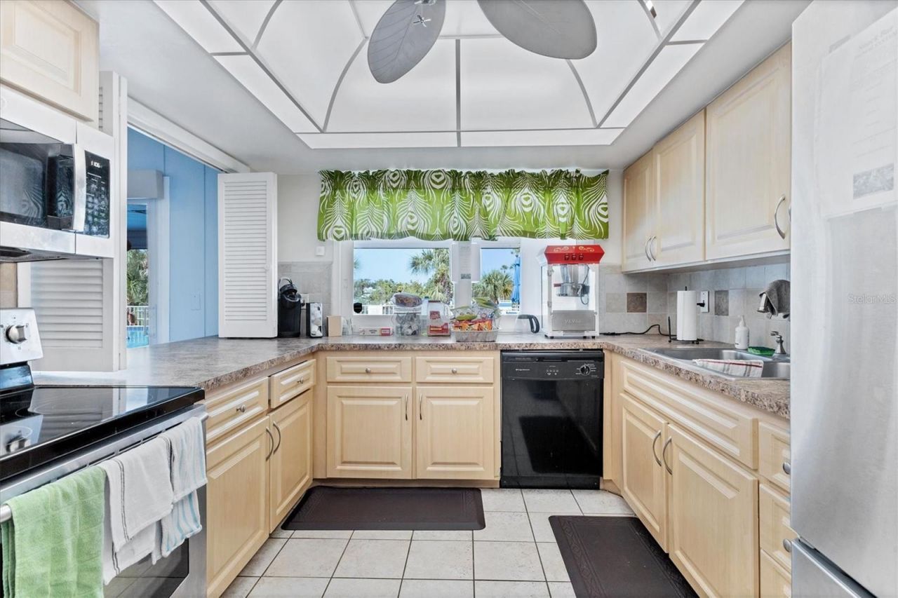 2713 Riverbluff Court, Unit V101, Sarasota, FL 34231 Photo