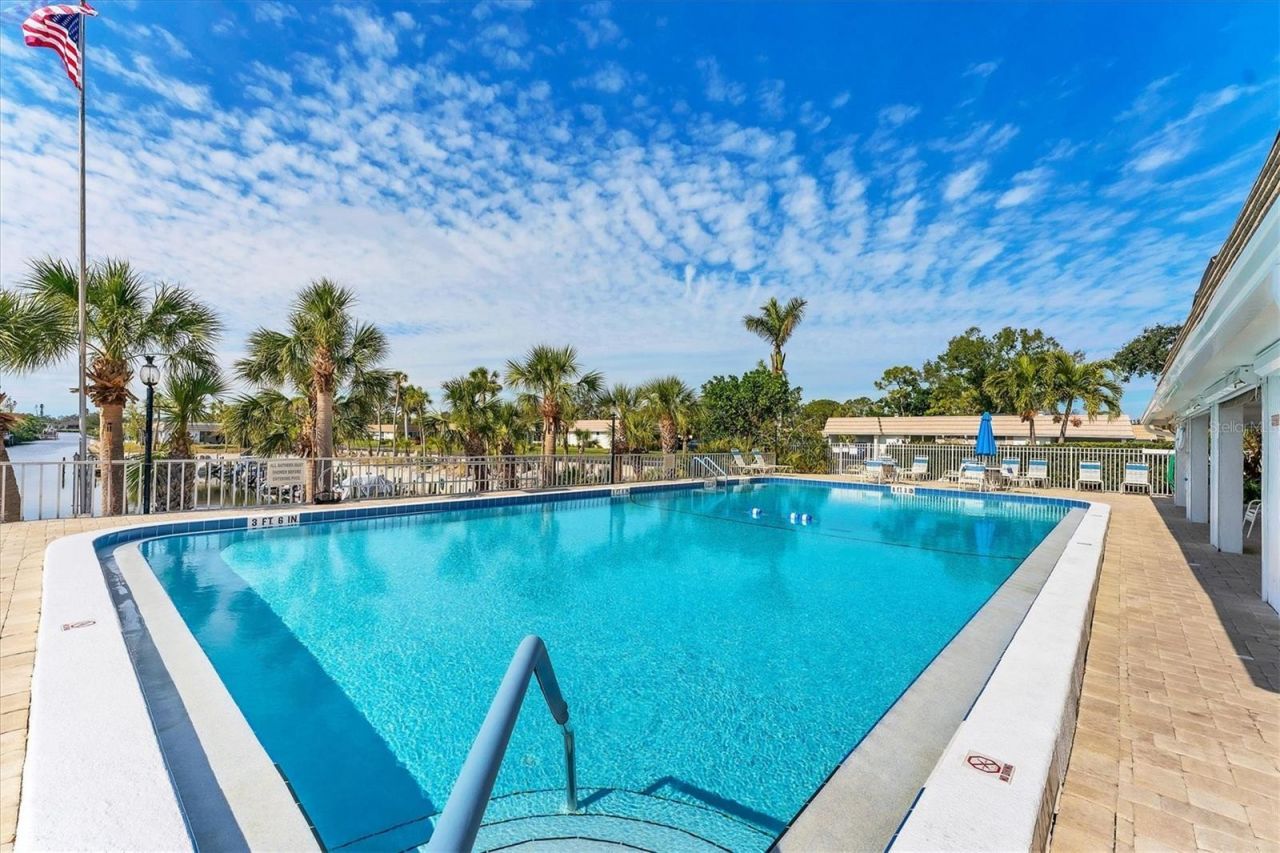 2713 Riverbluff Court, Unit V101, Sarasota, FL 34231 Photo