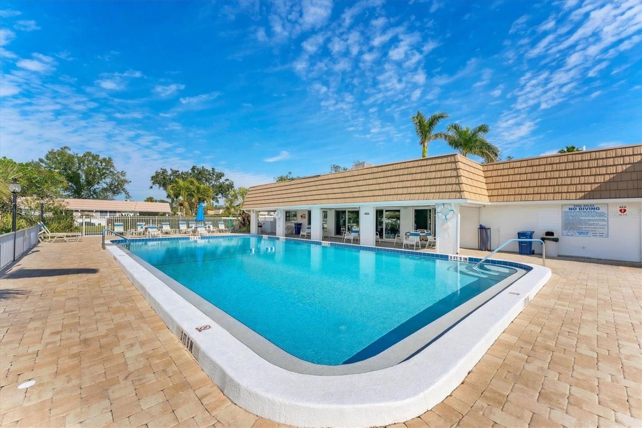 2713 Riverbluff Court, Unit V101, Sarasota, FL 34231 Photo