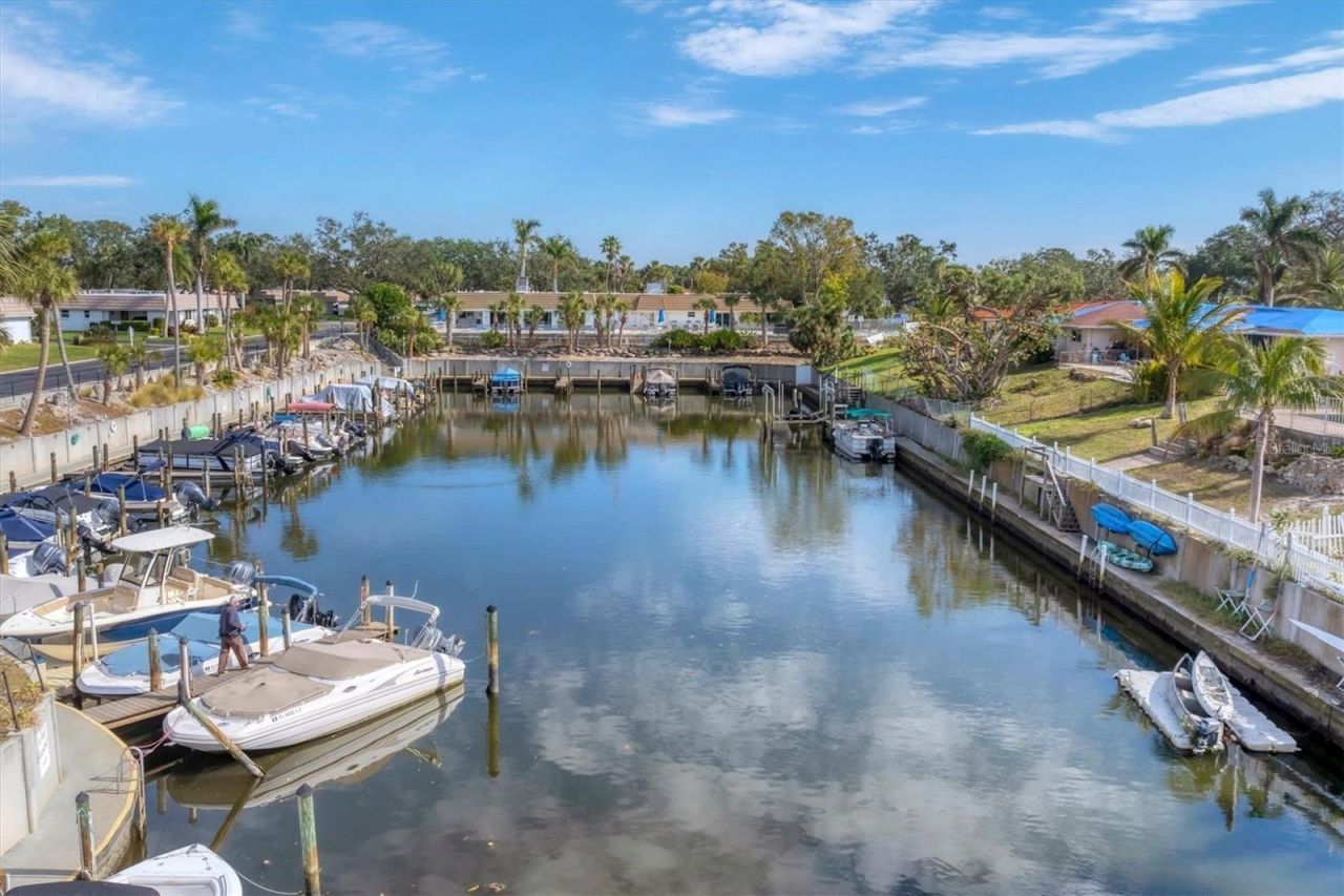 2713 Riverbluff Court, Unit V101, Sarasota, FL 34231 Photo