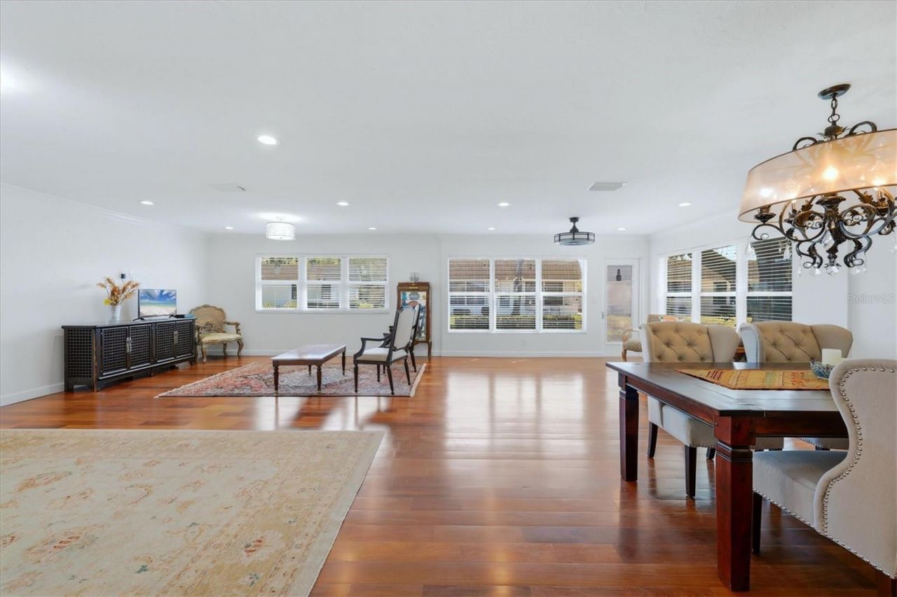 2713 Riverbluff Court, Unit V101, Sarasota, FL 34231 Photo