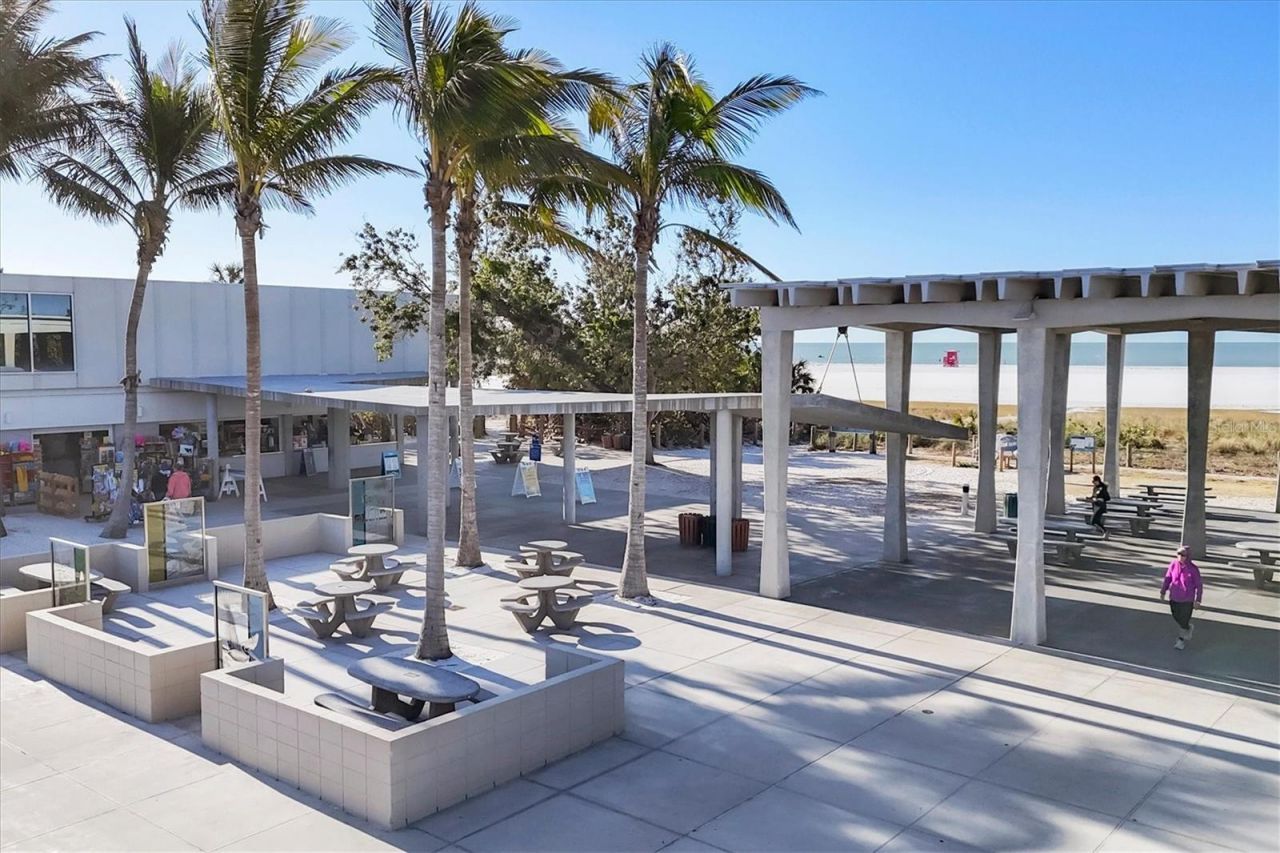 2713 Riverbluff Court, Unit V101, Sarasota, FL 34231 Photo
