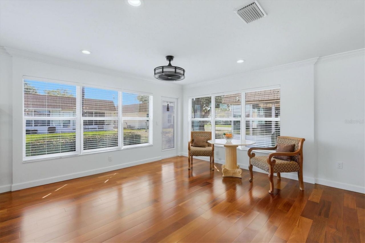 2713 Riverbluff Court, Unit V101, Sarasota, FL 34231 Photo