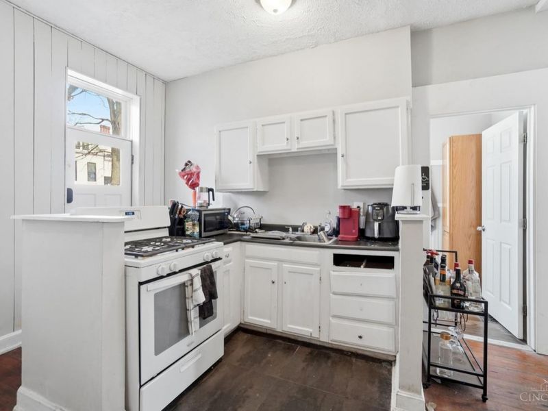 46 Graham Street, Cincinnati, OH 45219 Photo 3