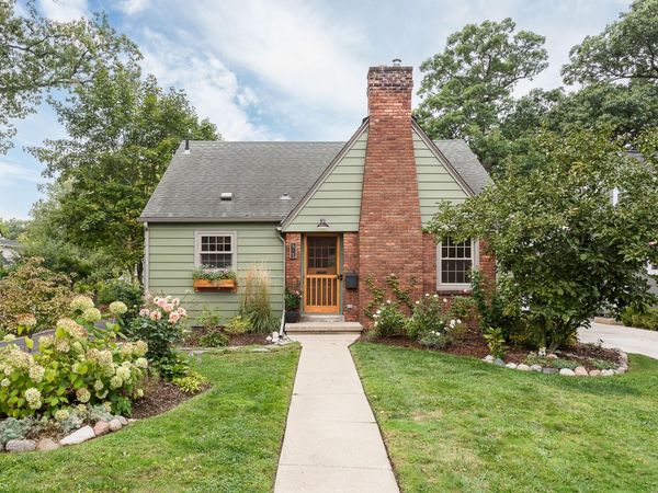 912 Hutchins Avenue, Ann Arbor, MI 48103