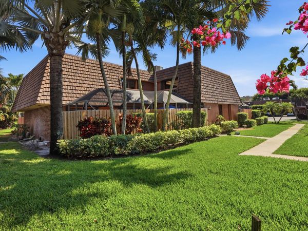 9 Atrium Circle, Unit C, Atlantis, FL 33462