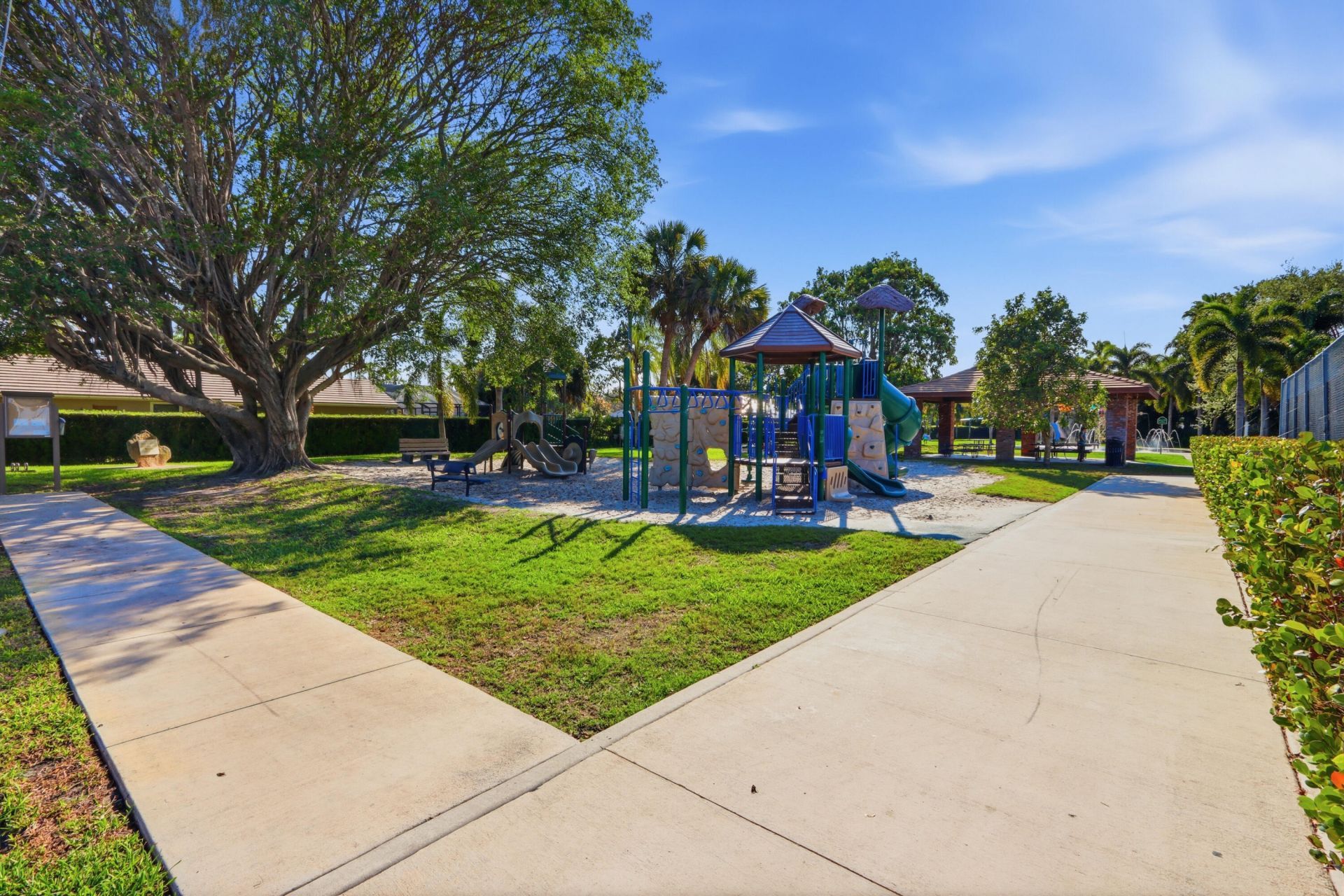 9 Atrium Circle, Unit C, Atlantis, FL 33462 Photo