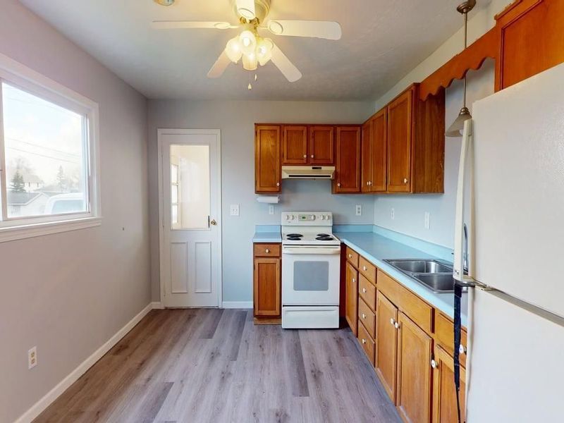 569 W Pearl Street, Willard, OH 44890 Photo 7