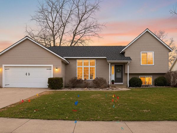 826 Meadow Drive, Wayland, MI 49348