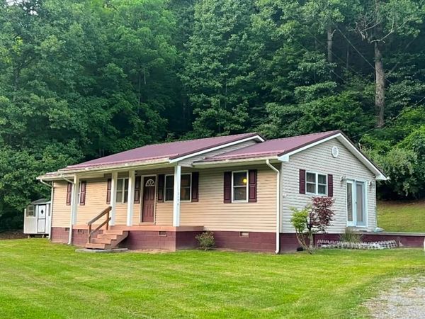 12136 Skygusty Hwy, Welch, WV 24801