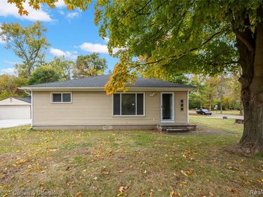 25616 W 10 Mile Road, Southfield, MI 48033