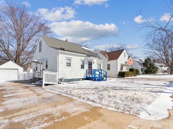 1141 E Mitchell Avenue, Waterloo, IA 50702