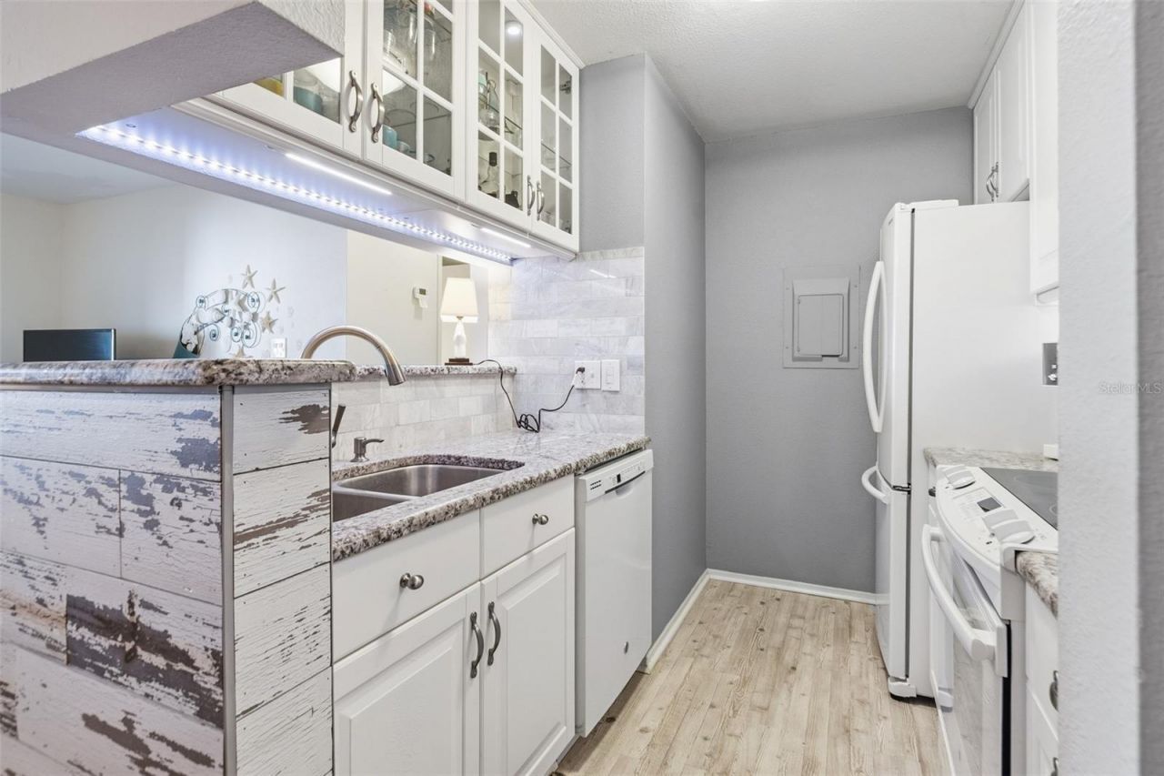 1400 Gandy Boulevard N, Unit 113, Saint Petersburg, FL 33702 Photo