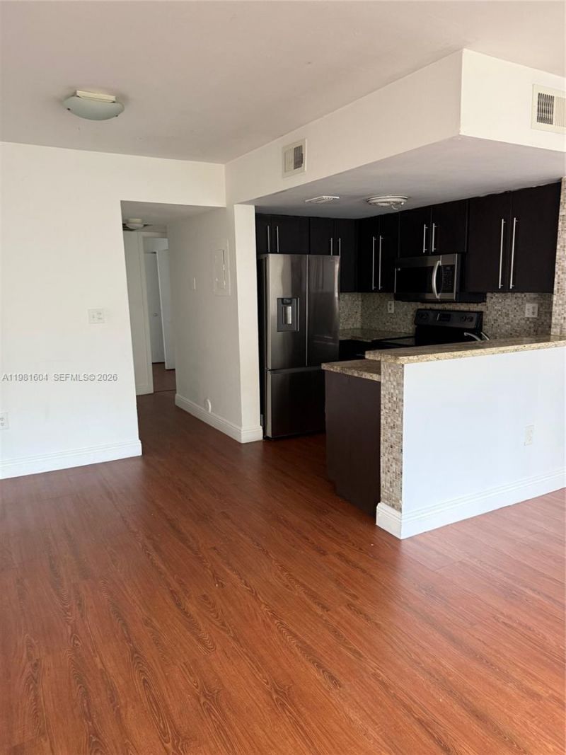 8665 NW 6th Ln, Unit 1-103, Miami, FL 33126 Photo