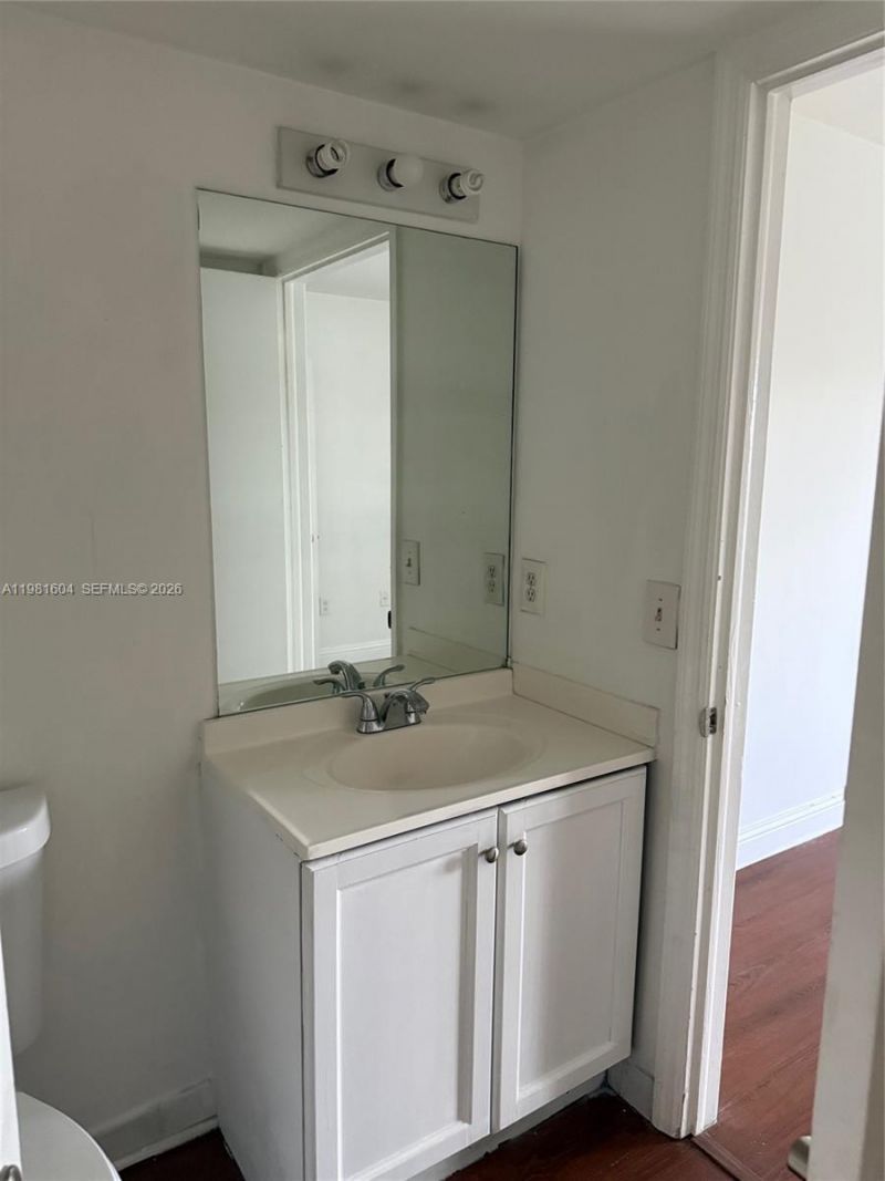 8665 NW 6th Ln, Unit 1-103, Miami, FL 33126 Photo