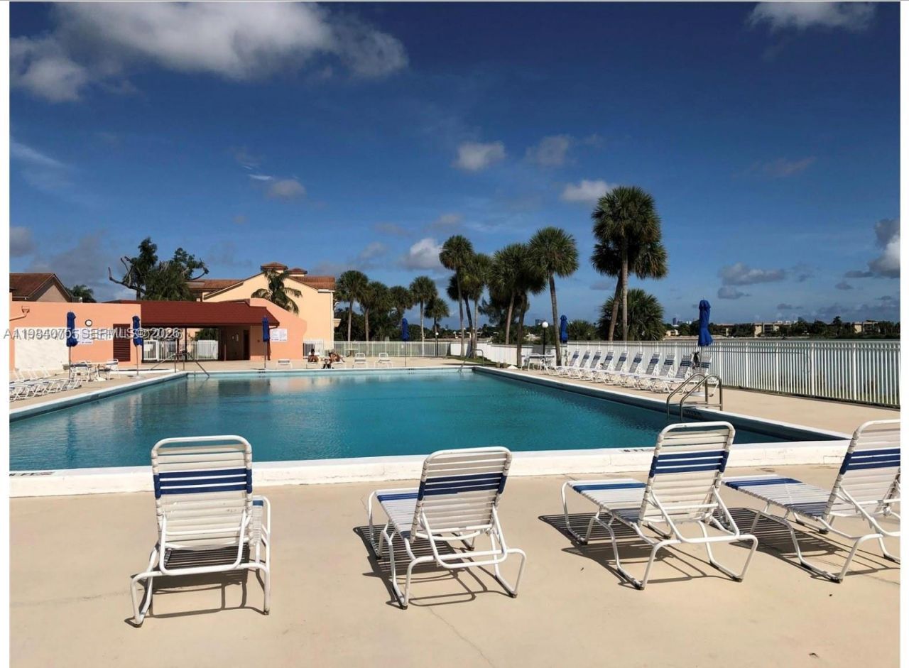 20850 San Simeon Way, Unit 107-5, Miami, FL 33179 Photo