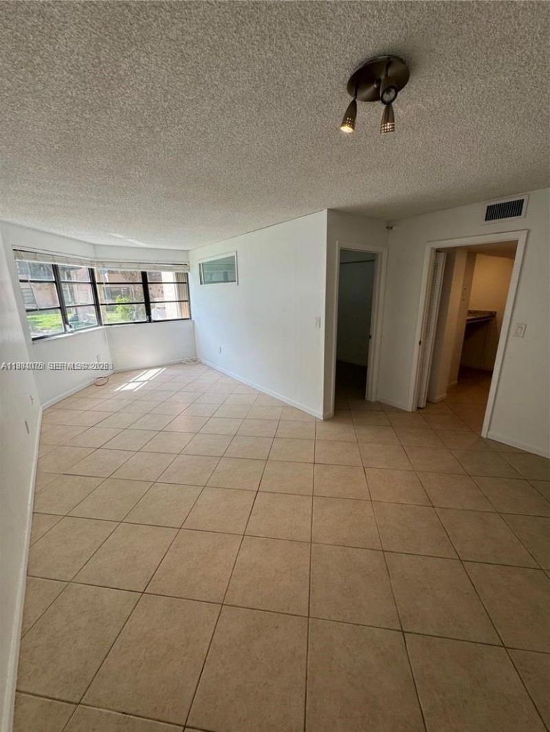 20850 San Simeon Way, Unit 107-5, Miami, FL 33179 Photo