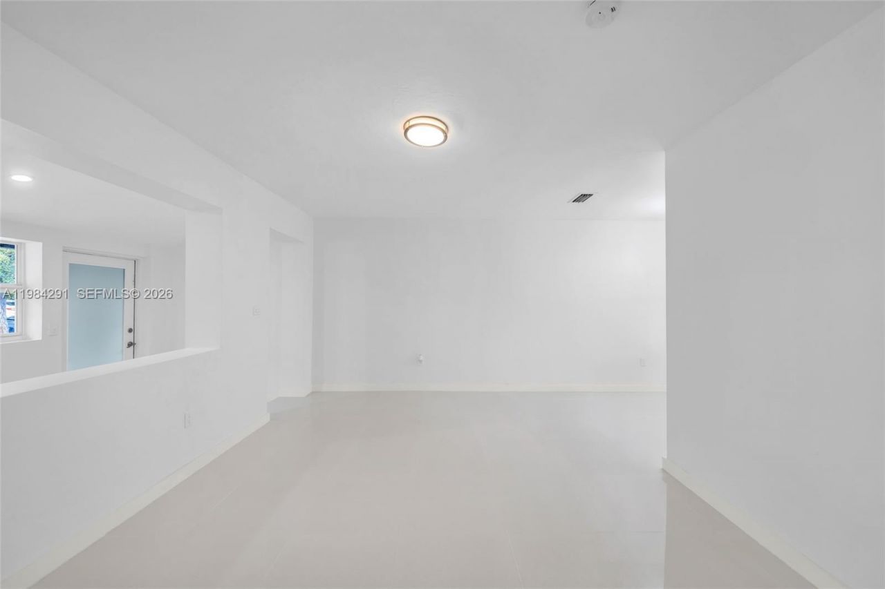 27 Suffolk Ave , Hialeah, FL 33010 Photo