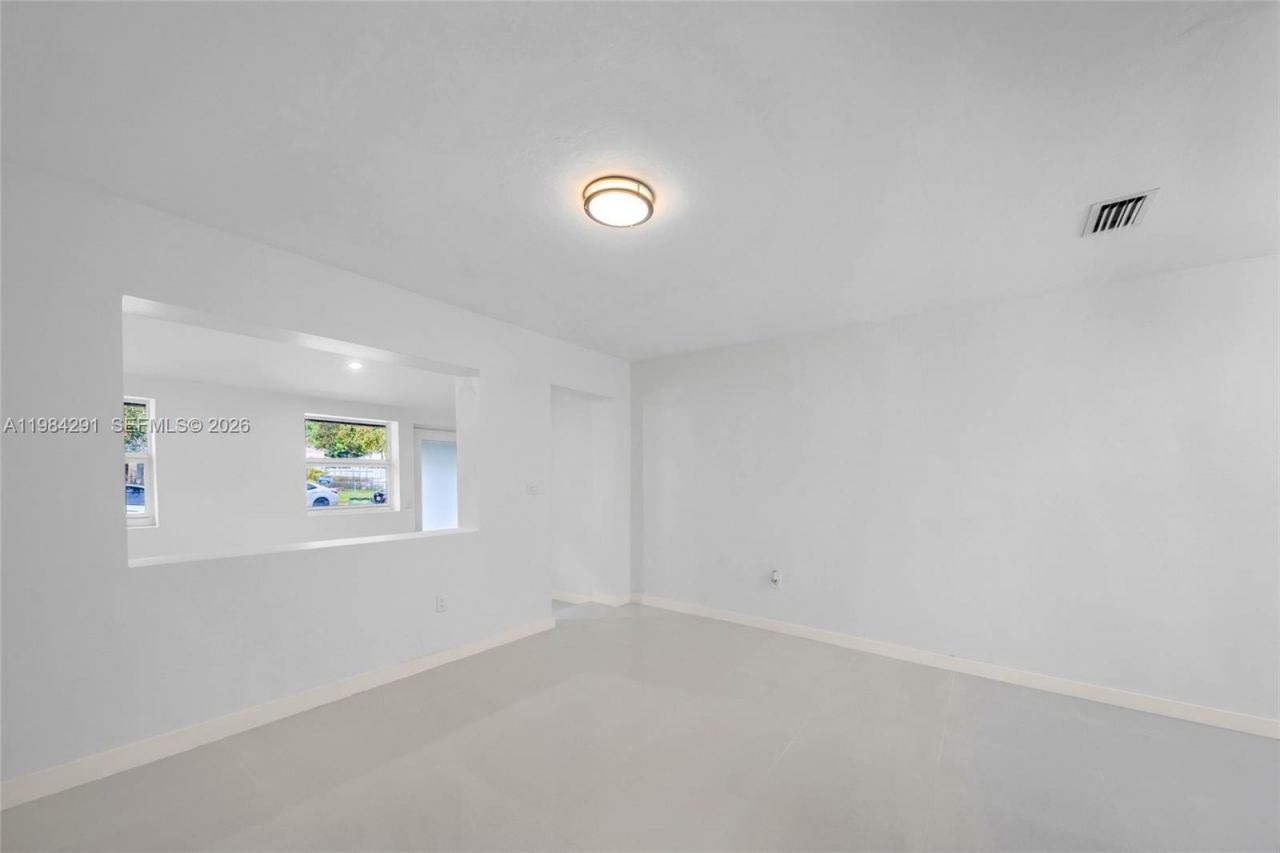 27 Suffolk Ave , Hialeah, FL 33010 Photo