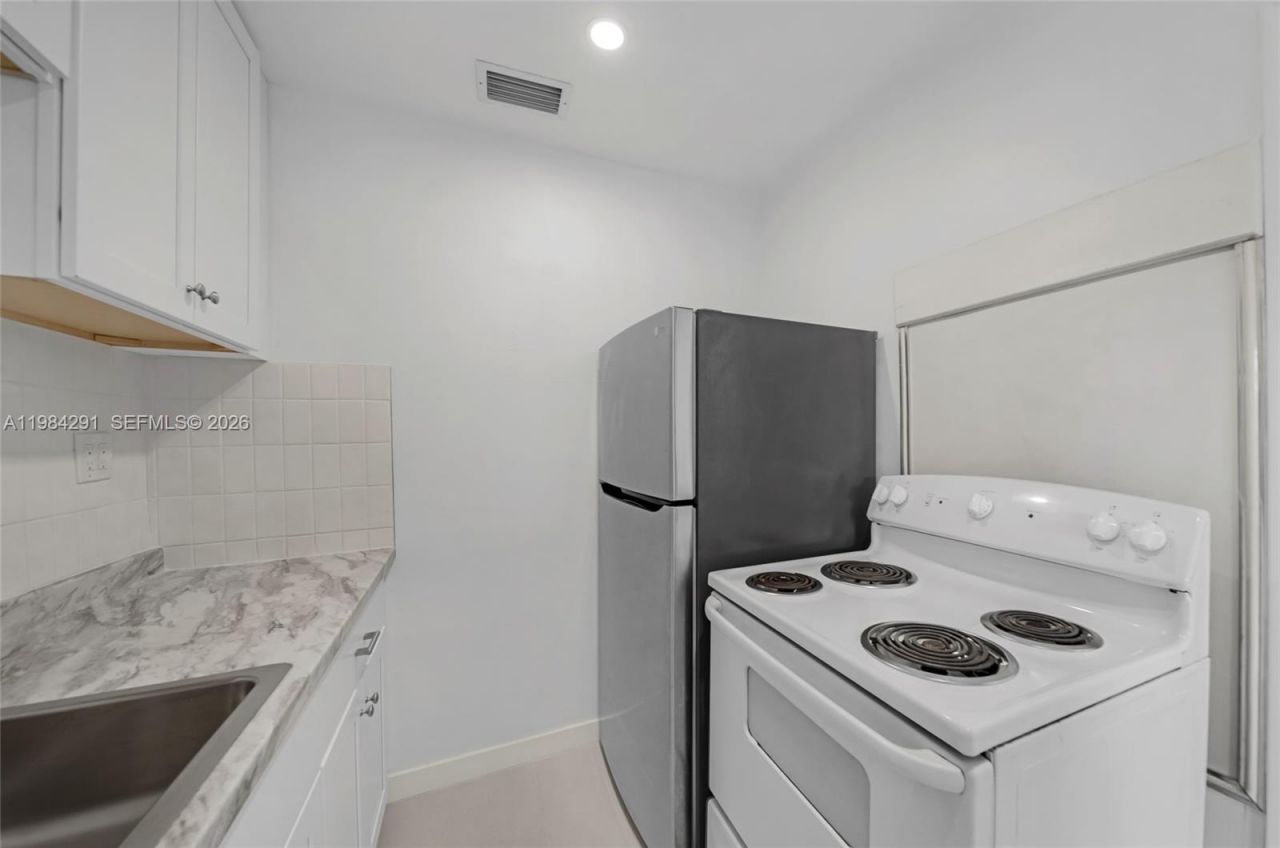 27 Suffolk Ave , Hialeah, FL 33010 Photo