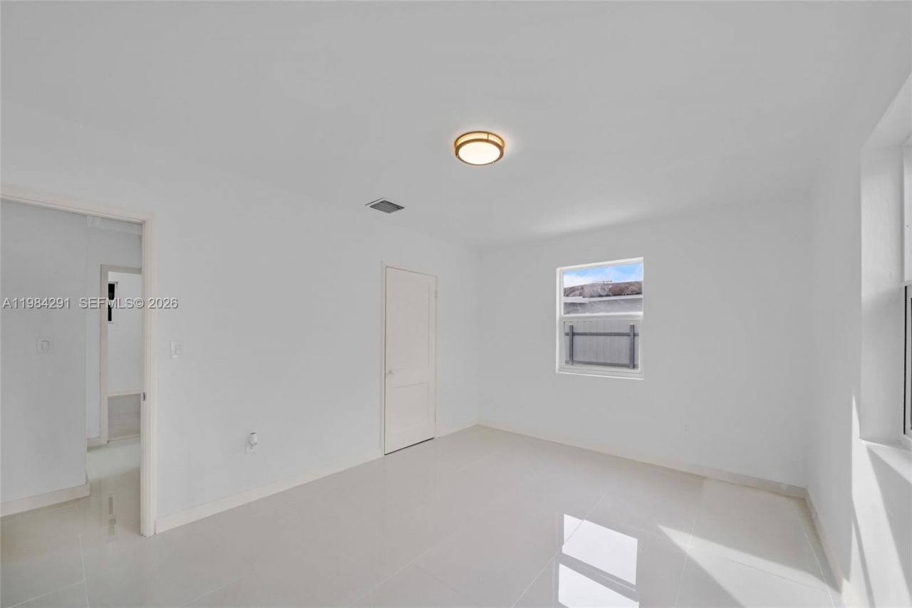 27 Suffolk Ave , Hialeah, FL 33010 Photo