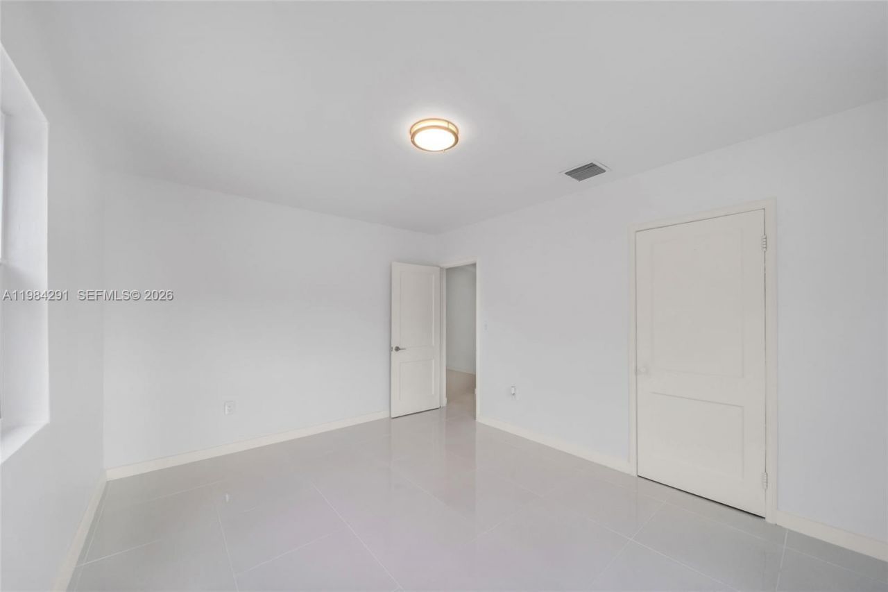 27 Suffolk Ave , Hialeah, FL 33010 Photo