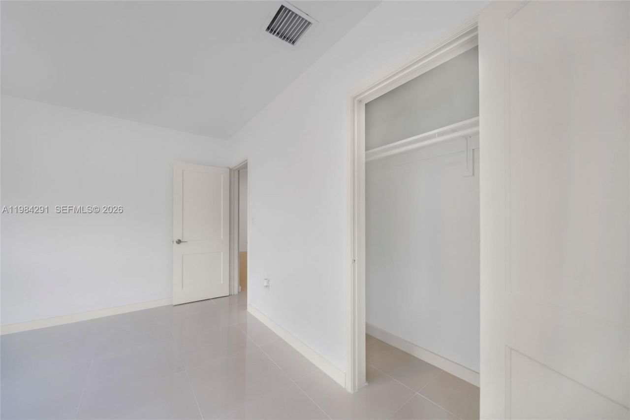 27 Suffolk Ave , Hialeah, FL 33010 Photo