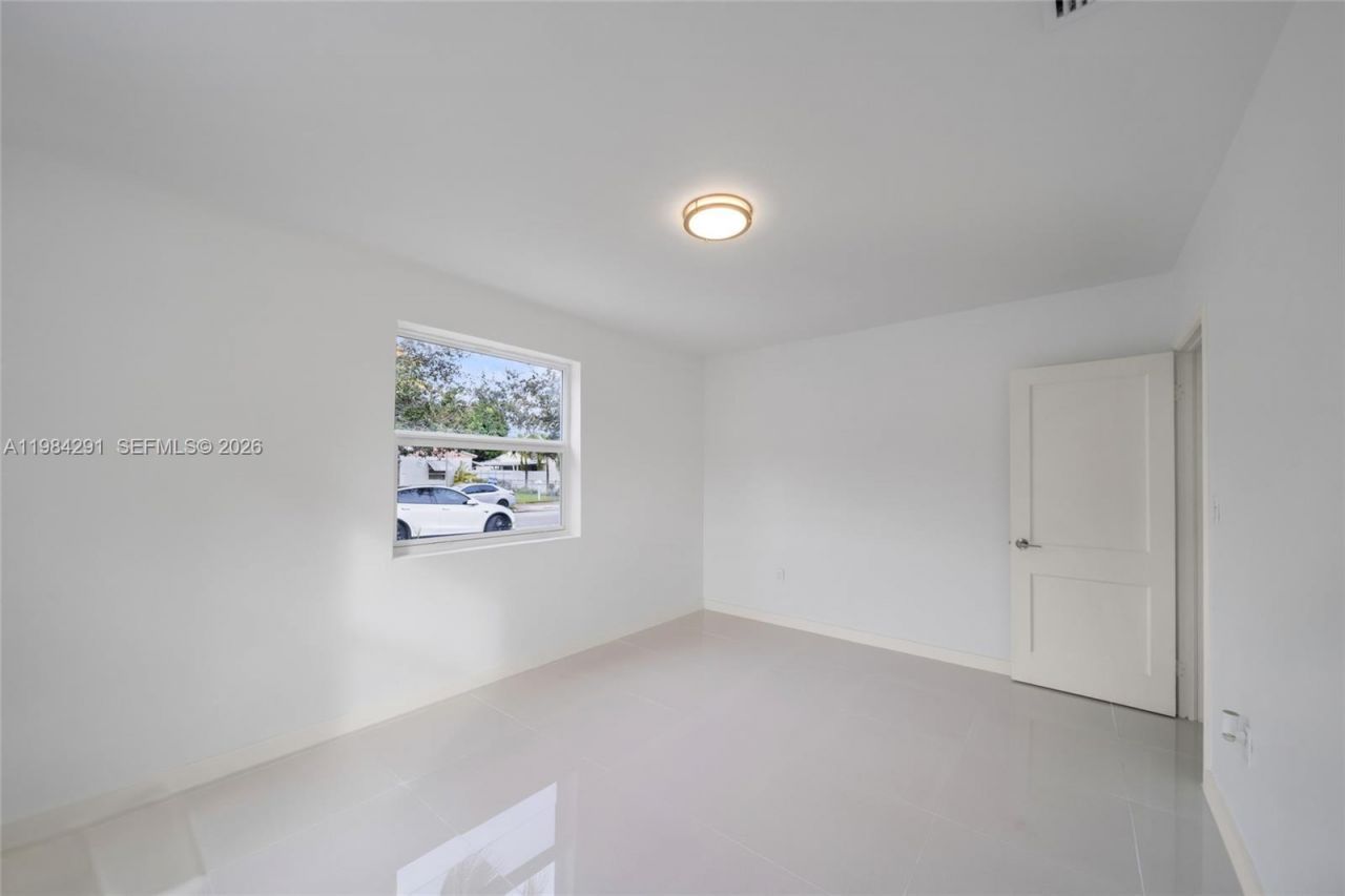 27 Suffolk Ave , Hialeah, FL 33010 Photo