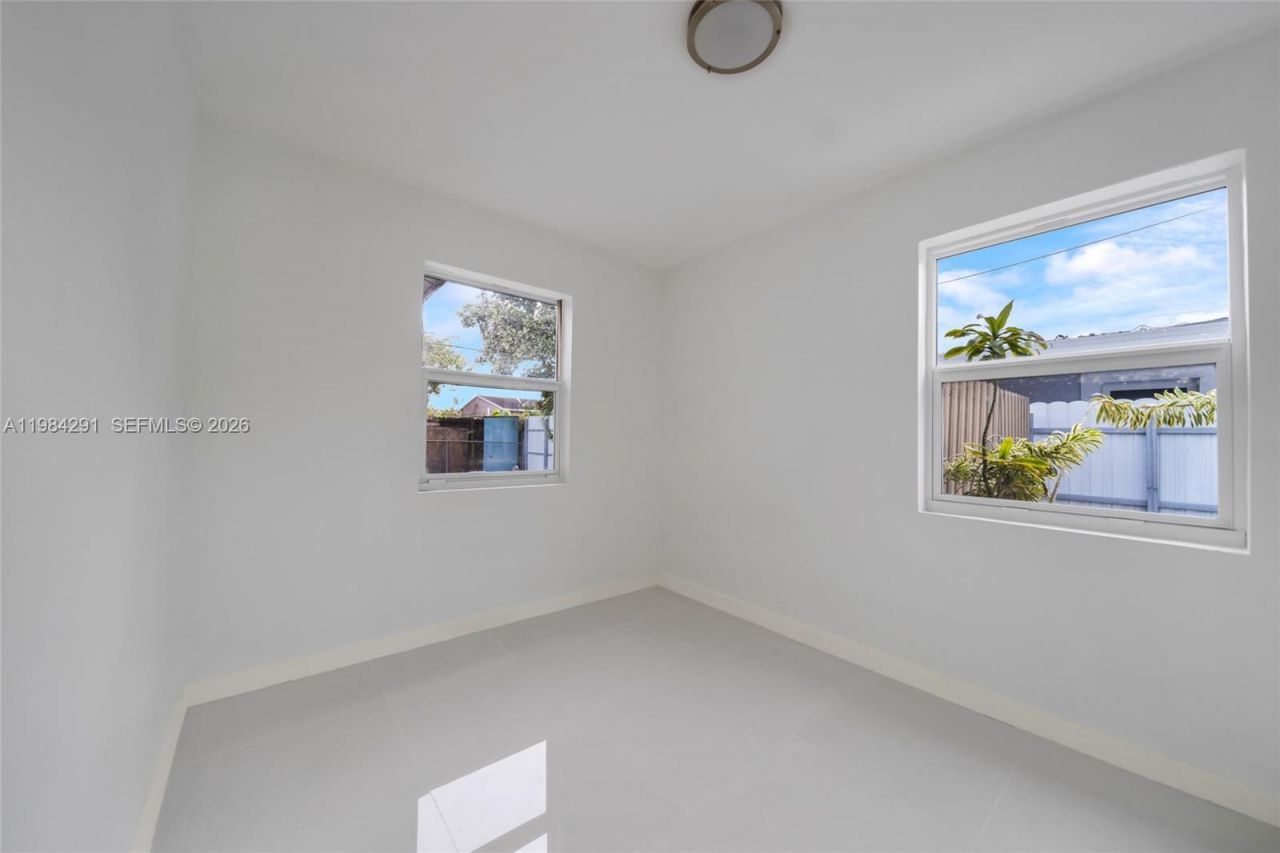 27 Suffolk Ave , Hialeah, FL 33010 Photo