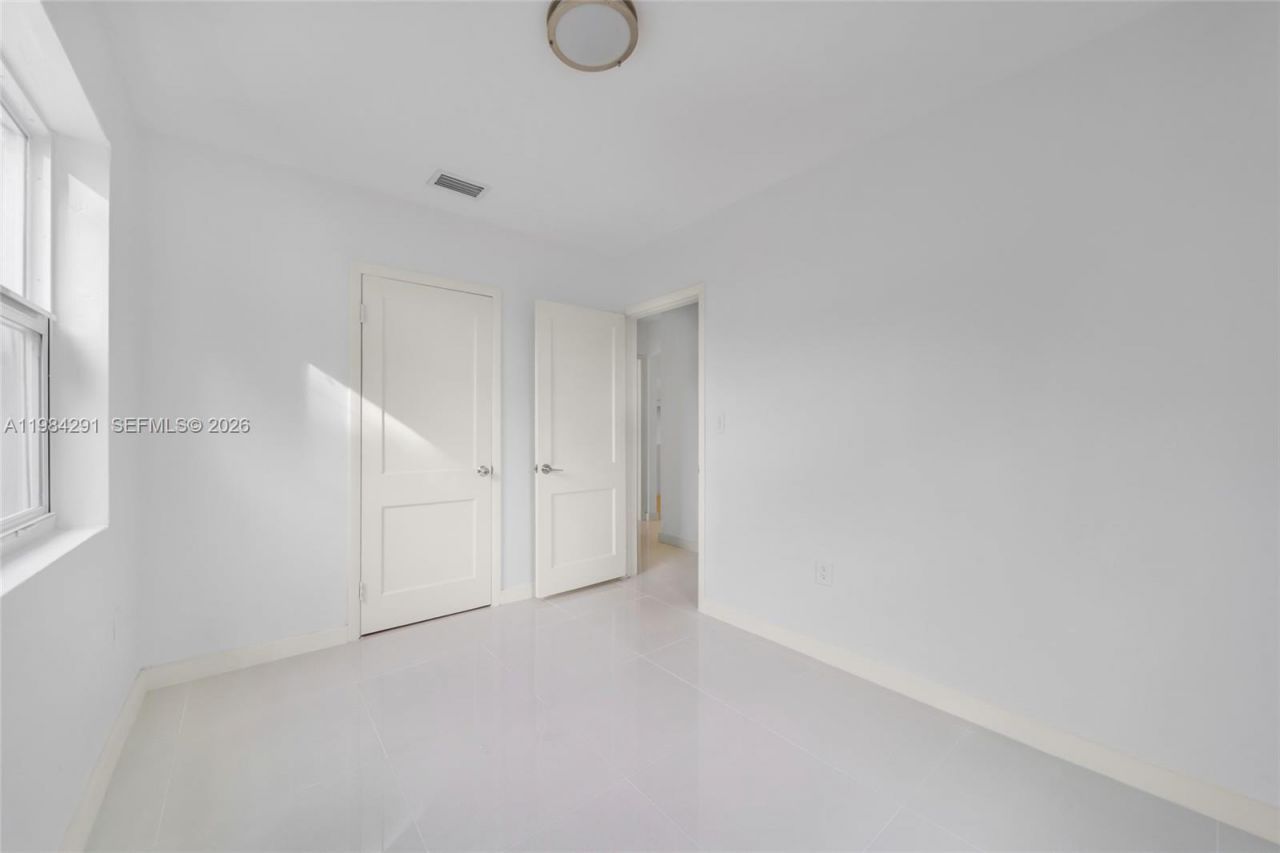 27 Suffolk Ave , Hialeah, FL 33010 Photo