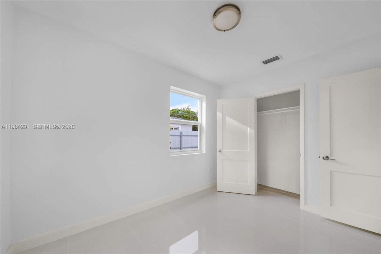 27 Suffolk Ave , Hialeah, FL 33010 Photo