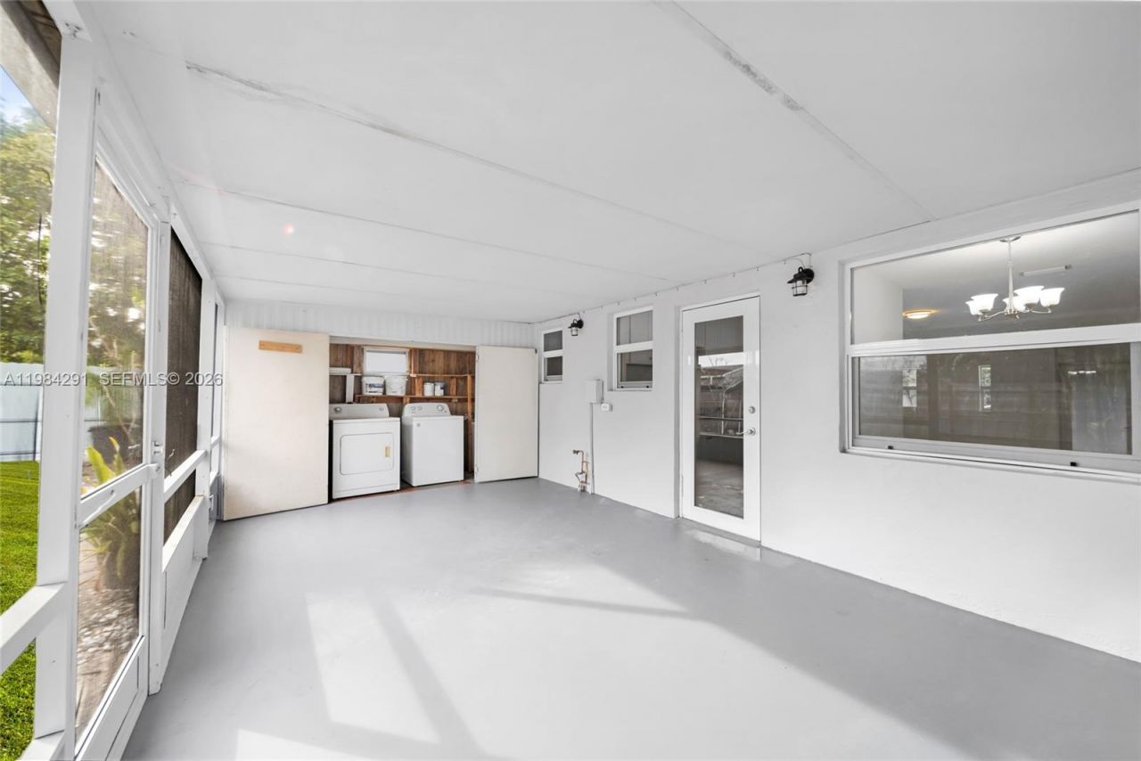 27 Suffolk Ave , Hialeah, FL 33010 Photo