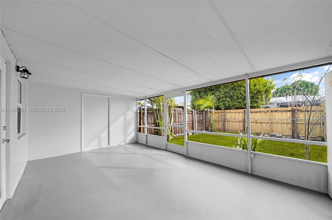 27 Suffolk Ave , Hialeah, FL 33010 Photo