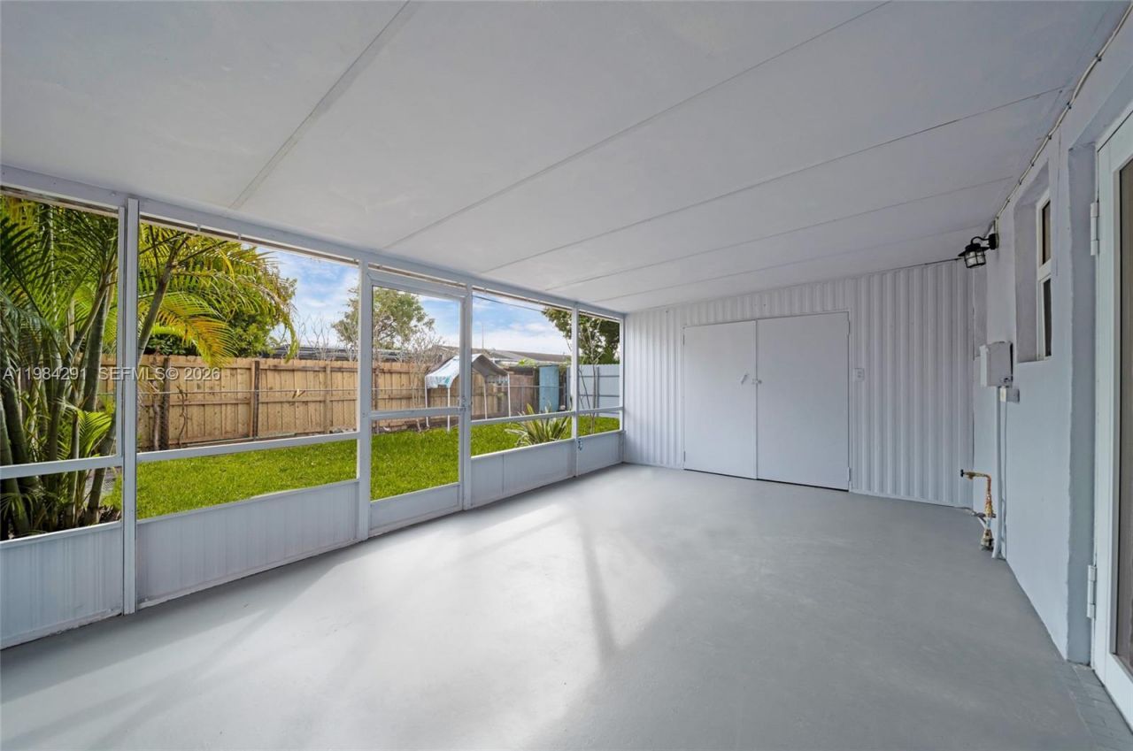 27 Suffolk Ave , Hialeah, FL 33010 Photo