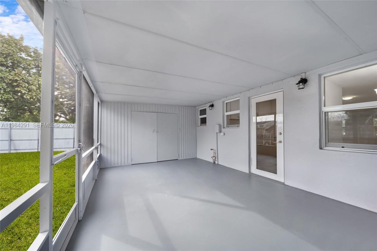 27 Suffolk Ave , Hialeah, FL 33010 Photo