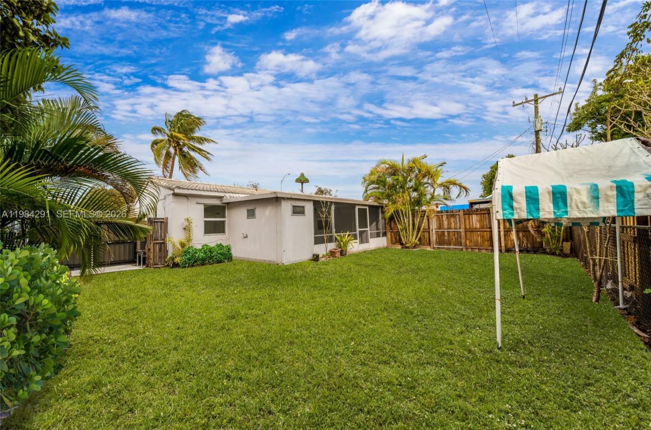 27 Suffolk Ave , Hialeah, FL 33010 Photo